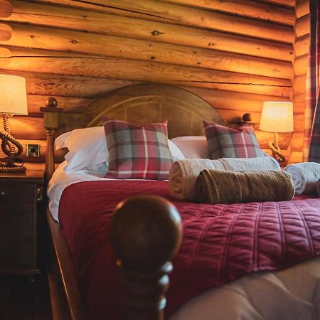 Tomatin - Luxury Two Bedroom Log Cabin With Hot Tub バーウィック・アポン・ツイード エクステリア 写真