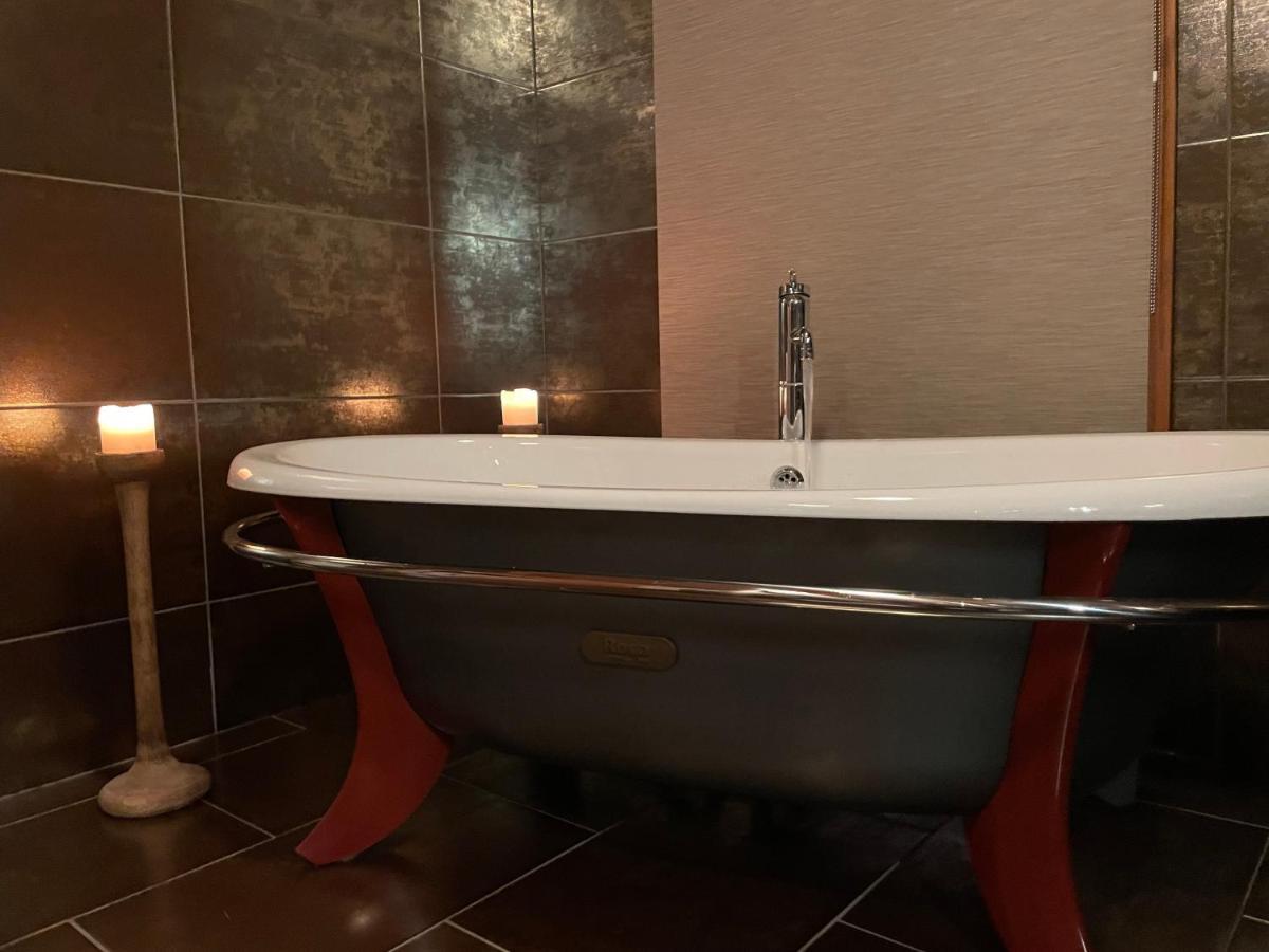 Tomatin - Luxury Two Bedroom Log Cabin With Hot Tub バーウィック・アポン・ツイード エクステリア 写真