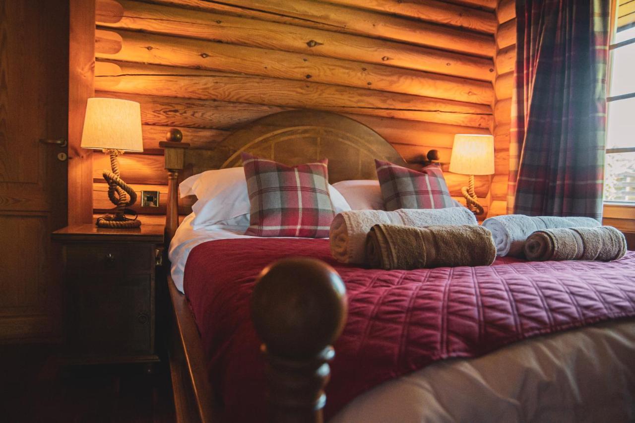Tomatin - Luxury Two Bedroom Log Cabin With Hot Tub バーウィック・アポン・ツイード エクステリア 写真