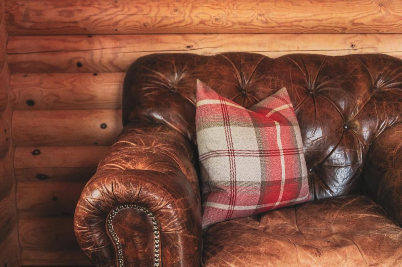 Tomatin - Luxury Two Bedroom Log Cabin With Hot Tub バーウィック・アポン・ツイード エクステリア 写真