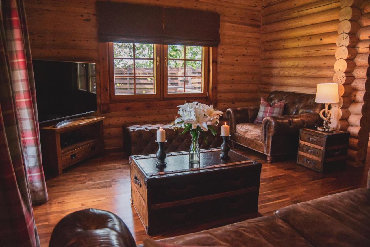 Tomatin - Luxury Two Bedroom Log Cabin With Hot Tub バーウィック・アポン・ツイード エクステリア 写真