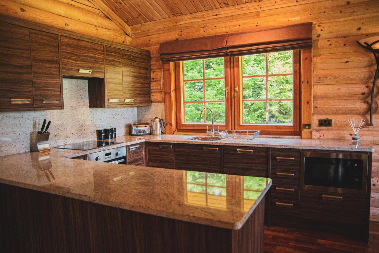 Tomatin - Luxury Two Bedroom Log Cabin With Hot Tub バーウィック・アポン・ツイード エクステリア 写真
