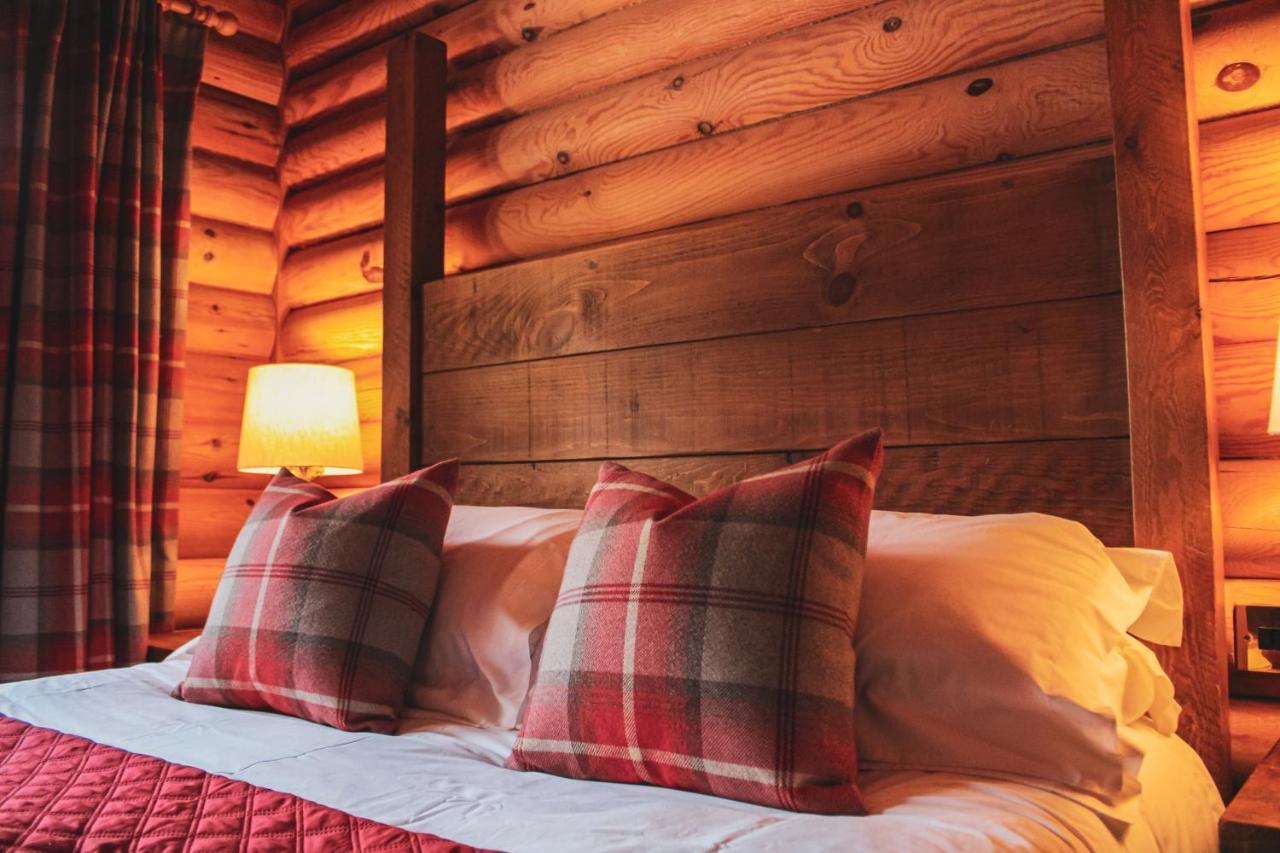 Tomatin - Luxury Two Bedroom Log Cabin With Hot Tub バーウィック・アポン・ツイード エクステリア 写真